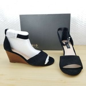 NEW TORRID Plus Size Shoes Size 7.5W Black OPEN TOE WEDGE